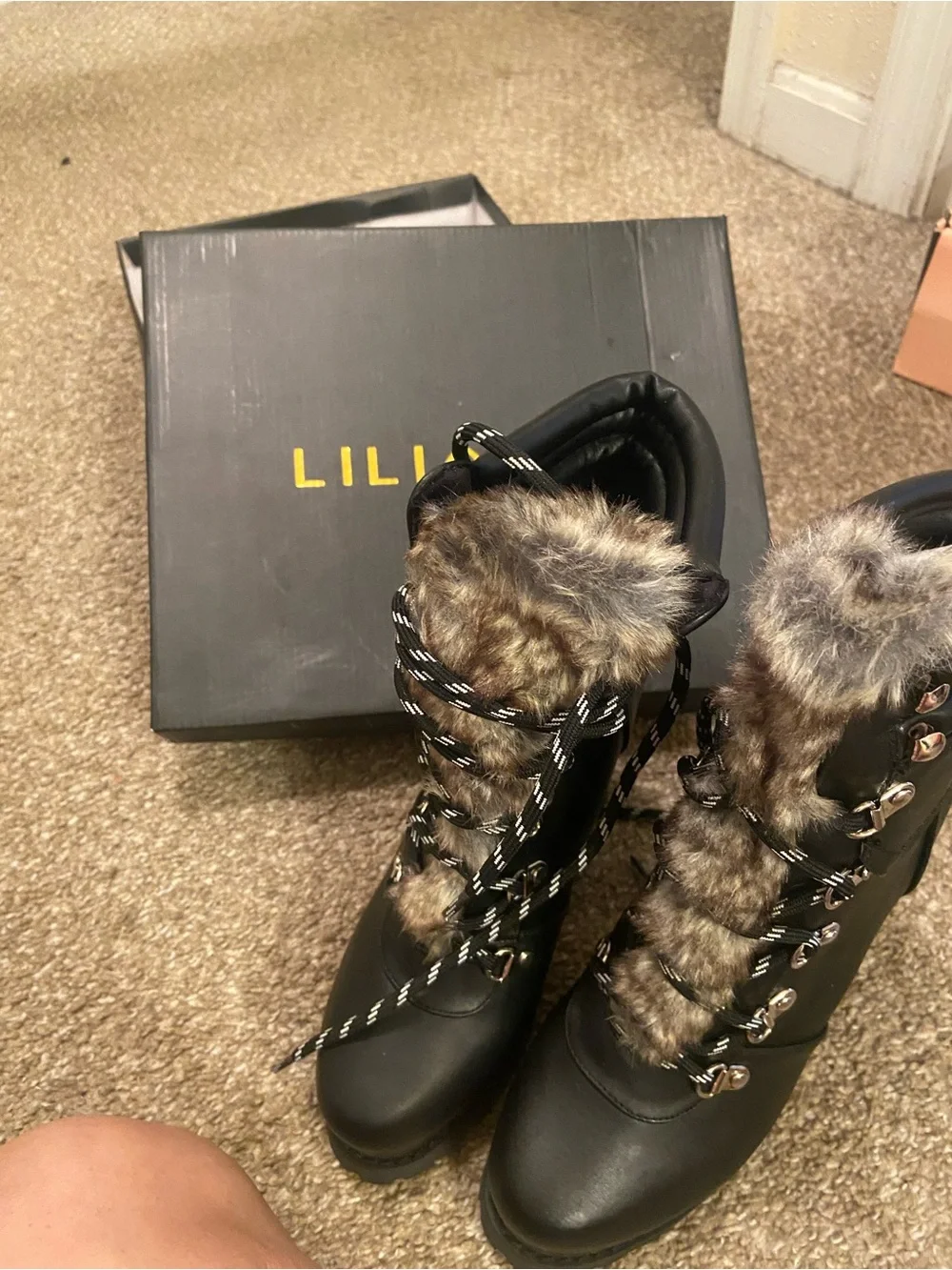Women’s Black Faux Fur Lace-Up Winter Boots